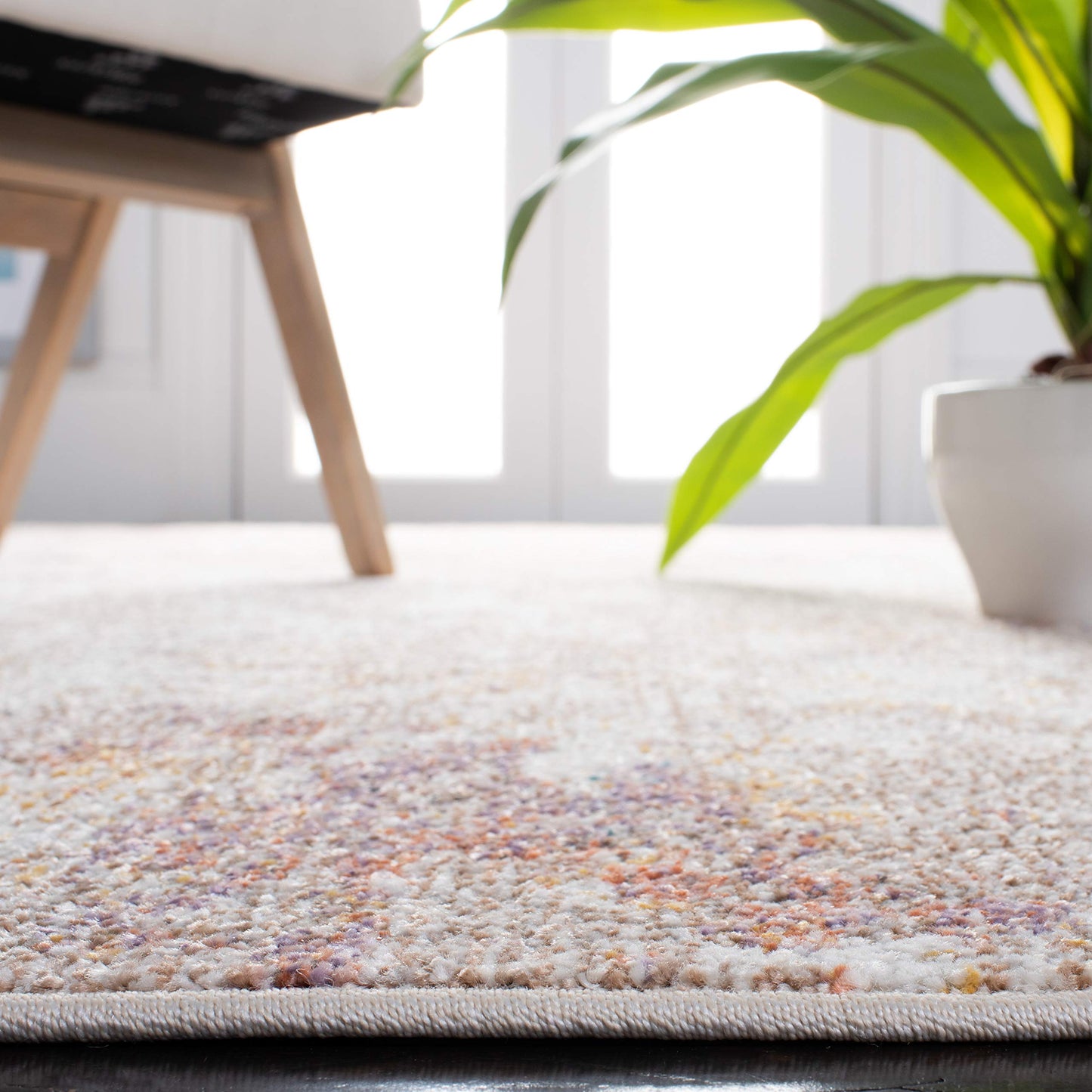 SAFAVIEH Crystal Collection Accent Rug - 4'5" x 6'5", Ivory & Beige, Abstract Distressed Design, Non-Shedding & Easy Care, Ideal for High Traffic Areas in Entryway, Living Room, Bedroom (CRS318A)