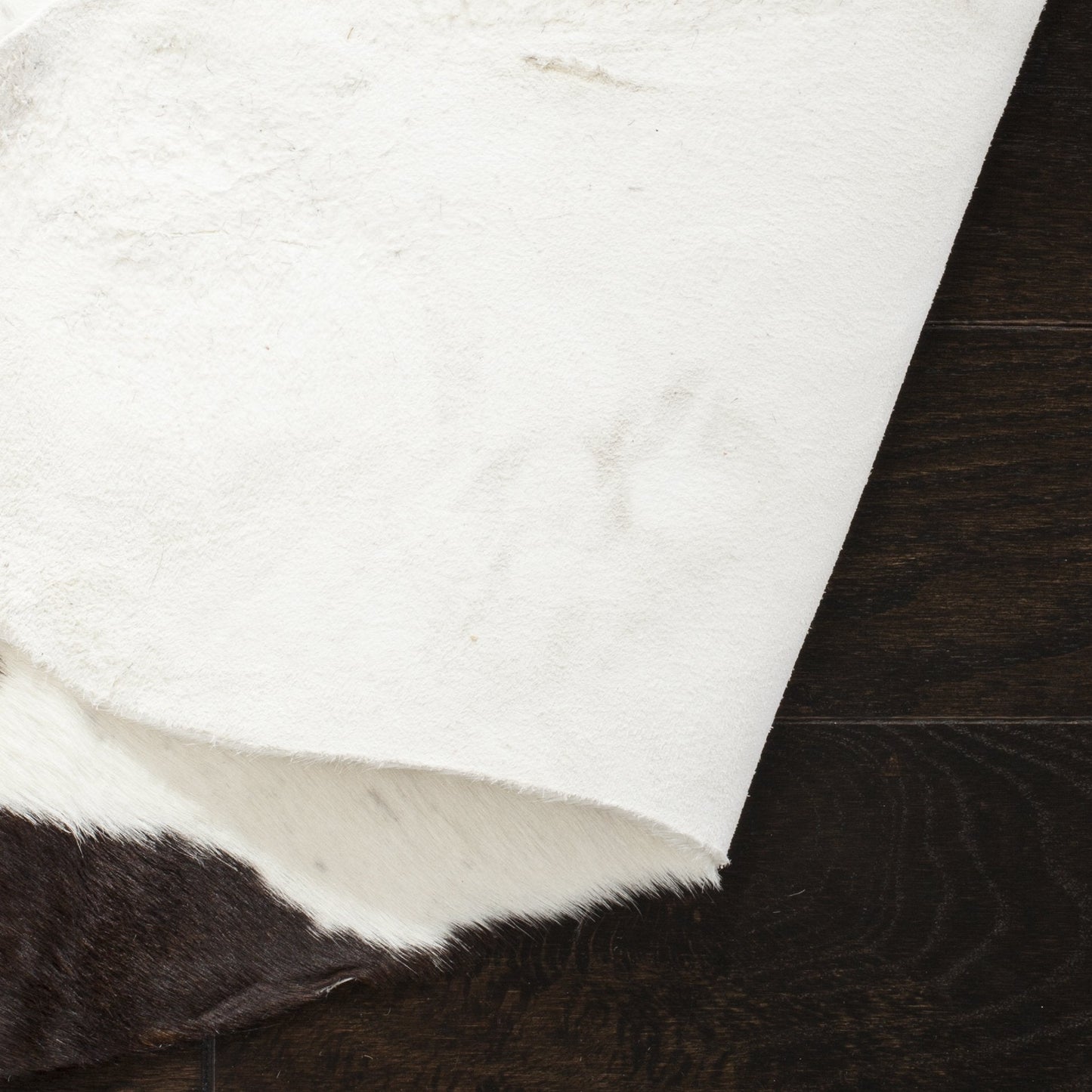 SAFAVIEH Cow Hide Collection Accent Rug - 4'7" x 5'8", Black & White, Handmade Rustic Genuine Cowhide, Ideal for High Traffic Areas in Entryway, Living Room, Bedroom (COH211B)