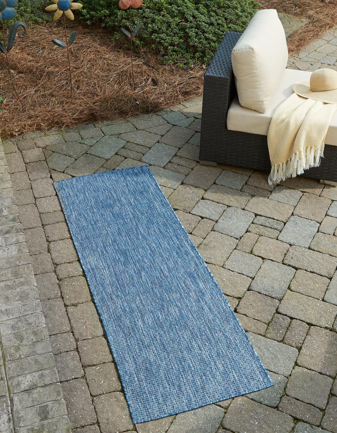 Unique Loom Outdoor Solid Collection Area Rug (2' 7" x 10' Runner Blue/Navy Blue)