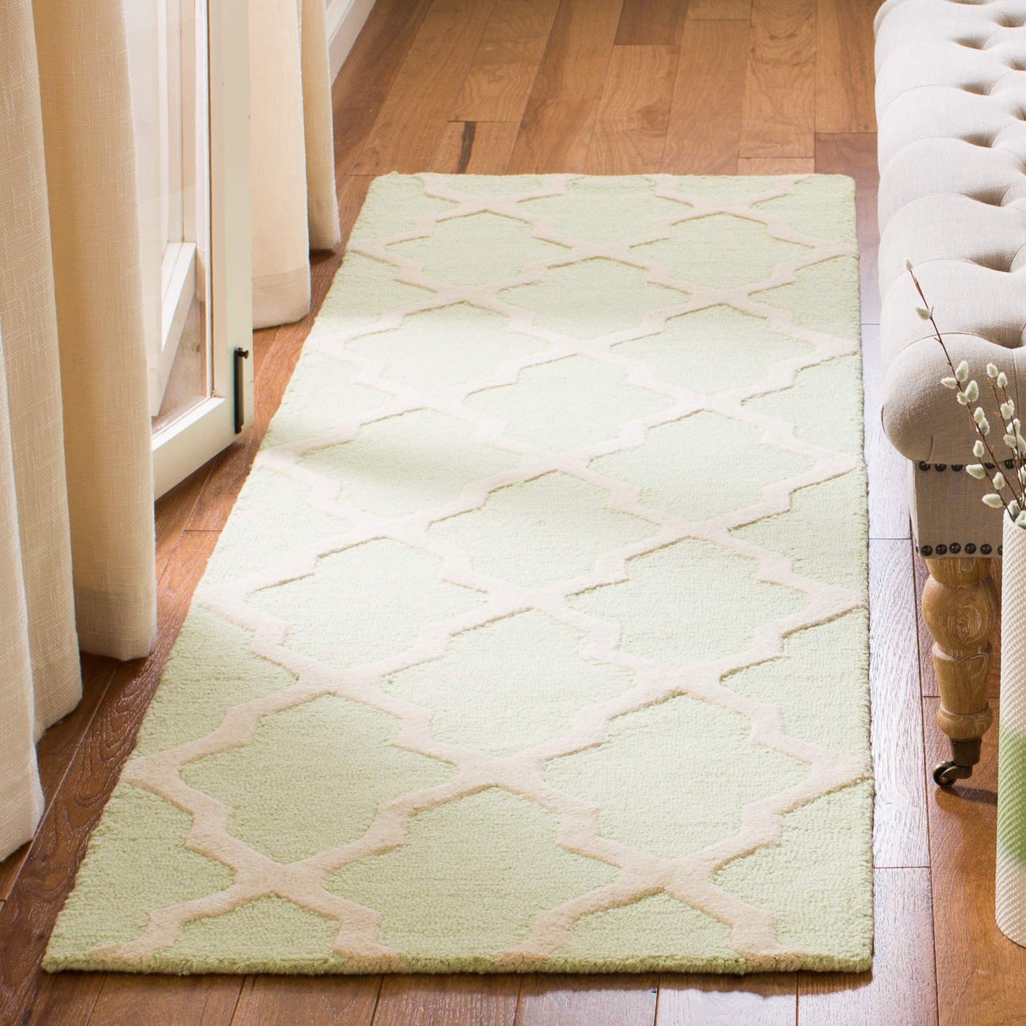 SAFAVIEH Cambridge Collection Runner Rug - 2'6" x 8', Light Green & Ivory, Handmade Trellis Wool, Ideal for High Traffic Areas in Living Room, Bedroom (CAM121B)