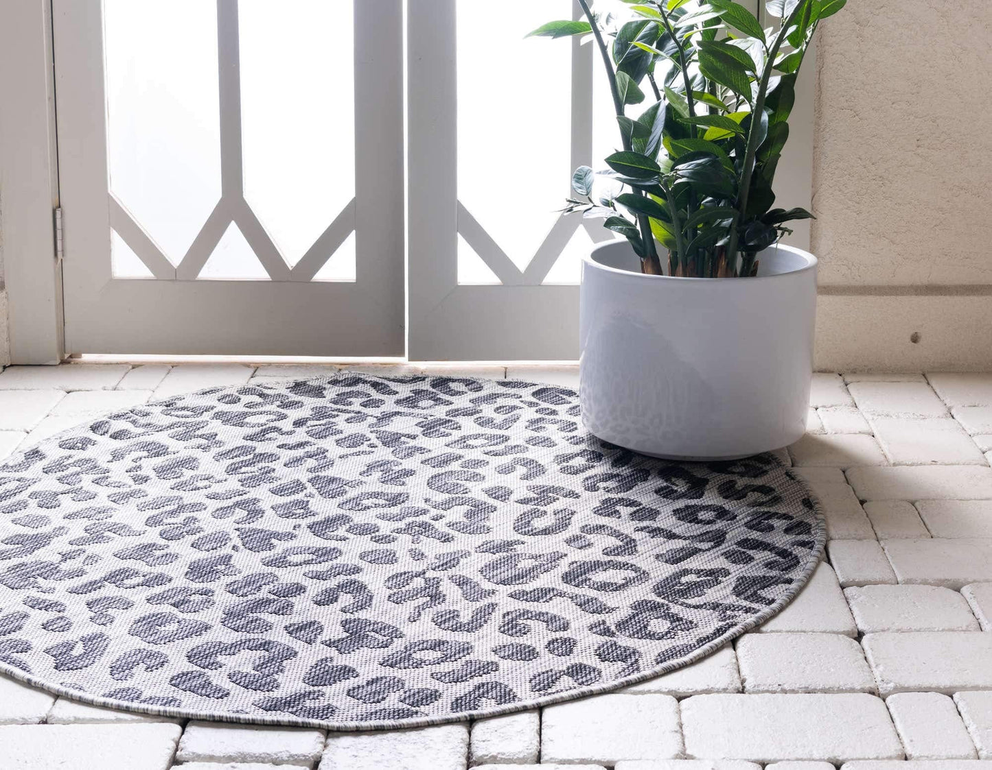Unique Loom Outdoor Safari Collection Area Rug - Leopard (4' Round Light Gray/Gray)