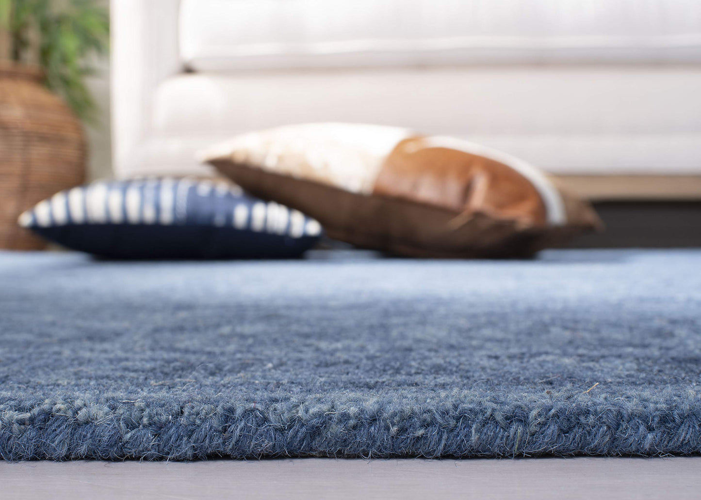 SAFAVIEH Area Rug 8x10 - Dip Dye Collection - Large - Navy Blue, Handmade Wool, Ideal for Living Room, Bedroom, Office, Dining Space (DDY151N)