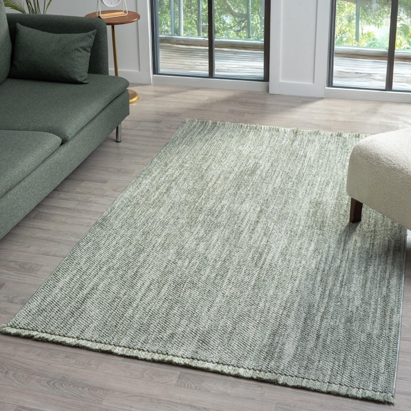 LUXE WEAVERS Solid Machine Woven Green 6x9 Area Rug, Indoor Stain-Resistant Carpet