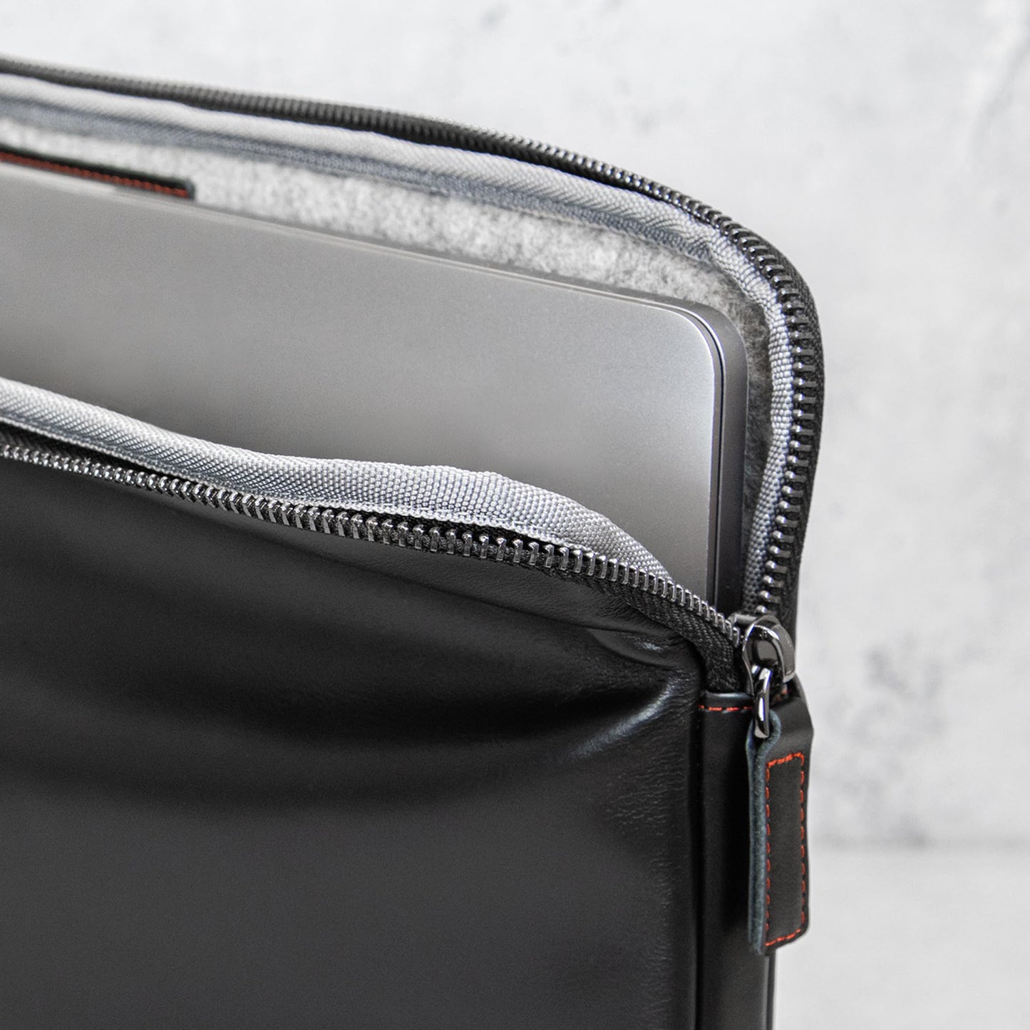 Casemade Real Leather Laptop Case/Zipped Folio Bag with Inner Pocket & Wool Lining Compatible with Apple MacBook, HP, Dell, Asus, Levovo (14 Inch - Black)