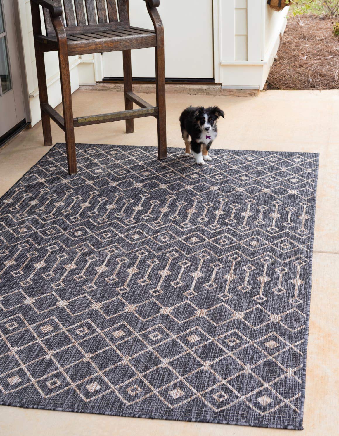 Unique Loom Outdoor Trellis Collection Area Rug - Tribal Trellis (6' 1" x 9' Rectangle, Charcoal Gray/ Natural)