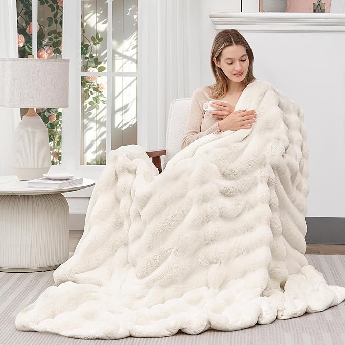 Touchat Luxury Faux Rabbit Fur Throw Blanket for Couch, Super Heavy Warm Cozy Fuzzy Blanket for Sofa Bedroom Living Room, Ultra Soft Fluffy Reversible Plush Blanket for Home Decor Gifts,Cream White