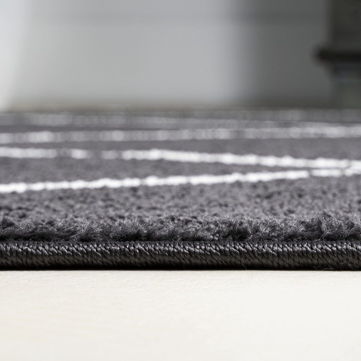 JONATHAN Y Cole Diamond Trellis Black/White 5' Round Indoor Area Rug, Modern,Contemporary,Geometric,Casual, Easy-Cleaning for Living Room,Bedroom,Kitchen,Pet Friendly,Non-Shedding (SEU102A-5R)