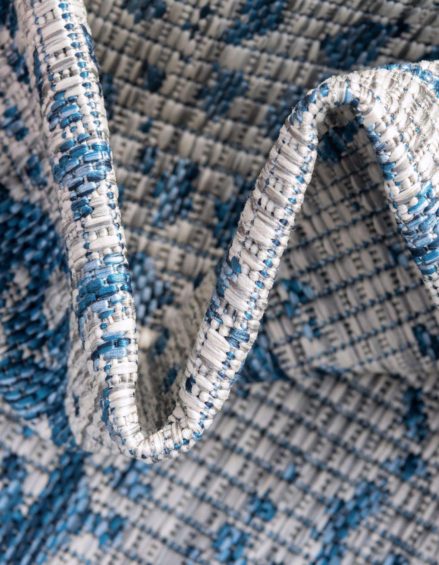 Unique Loom Outdoor Traditional Collection Area Rug - Timeworn (5' 3" x 8' Oval, Blue/ Gray)