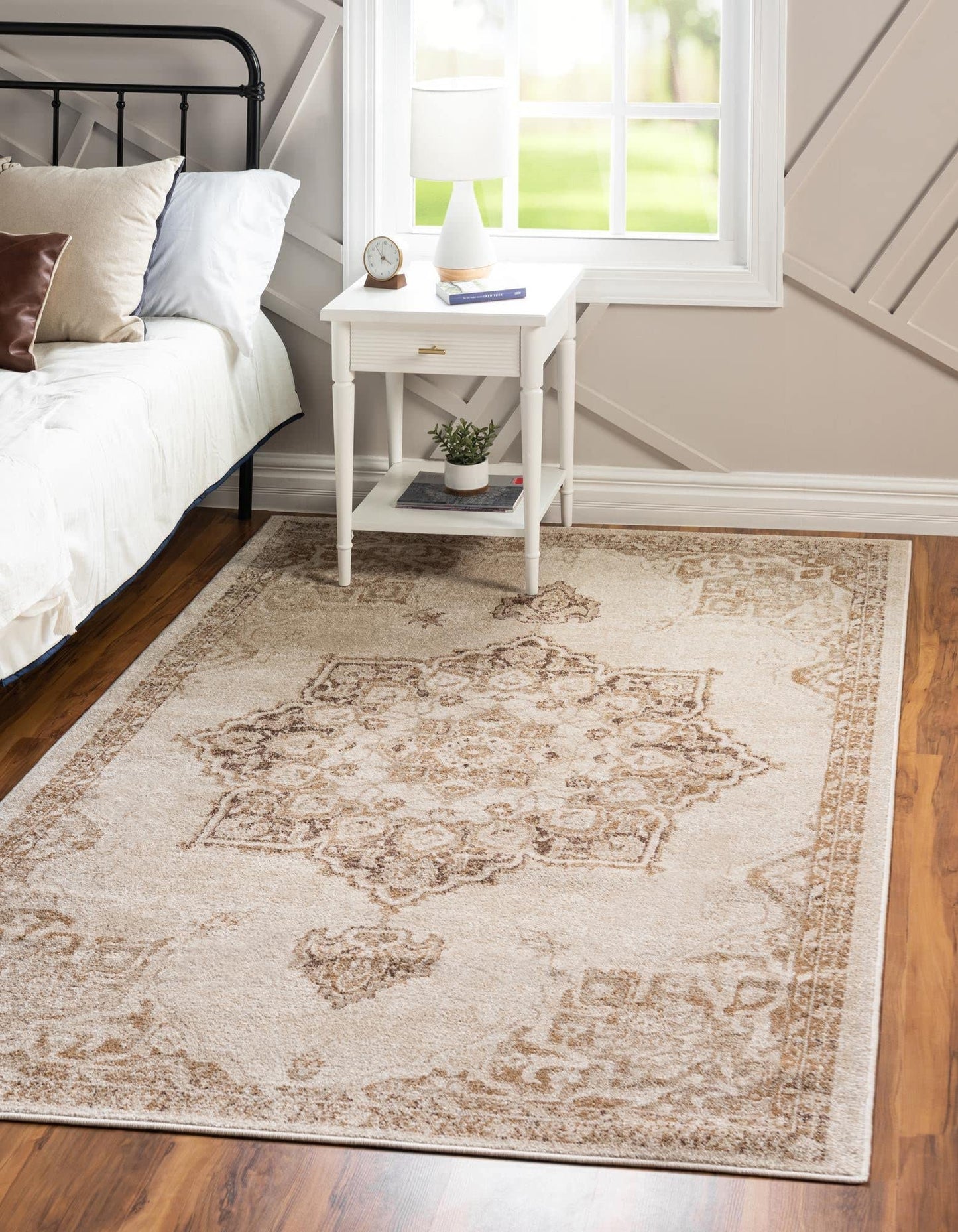 Unique Loom Utopia Collection Traditional Classic Vintage Inspired Area Rug with Warm Hues (5' 0 x 8' 0 Rectangular, Beige/Brown)