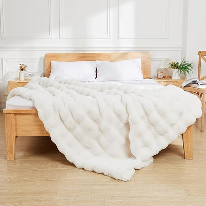 Latepis Luxury Queen Faux Fur Throw Blanket Fuzzy for Bed Soft Thick Blanket for Sofa Cute Plush Fuzzy Warm Blankets for All Seasons Ideal Gifts Furry Blankets Beige 90x90 Inch, 860gsm