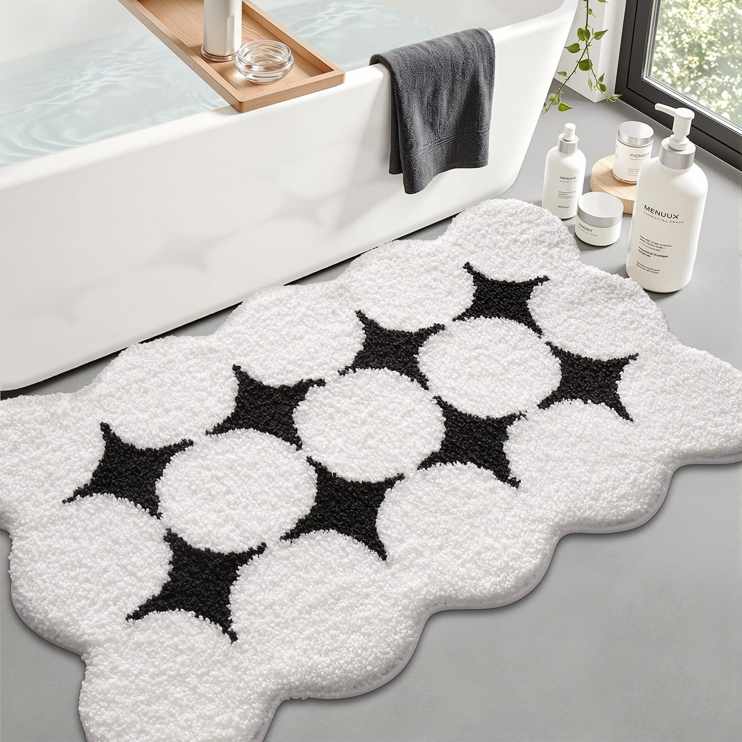 LUMI Scalloped Bathroom Rugs Non Slip, Ultra Soft Bath Mat Absorbent, Machine Washable Modern Bath Rug Quick Dry for Shower Floor, Bathtub, Sink, 24x43, Black White Star