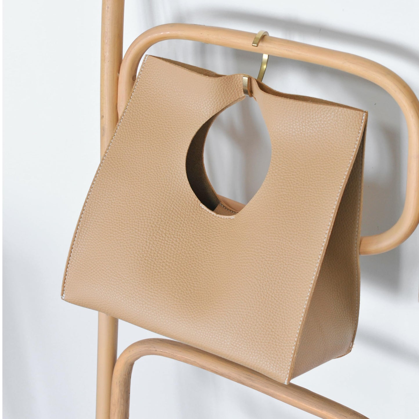 HOXIS Vintage Minimalist Style Soft Pu Leather Handbag Clutch Small Tote (Nude)