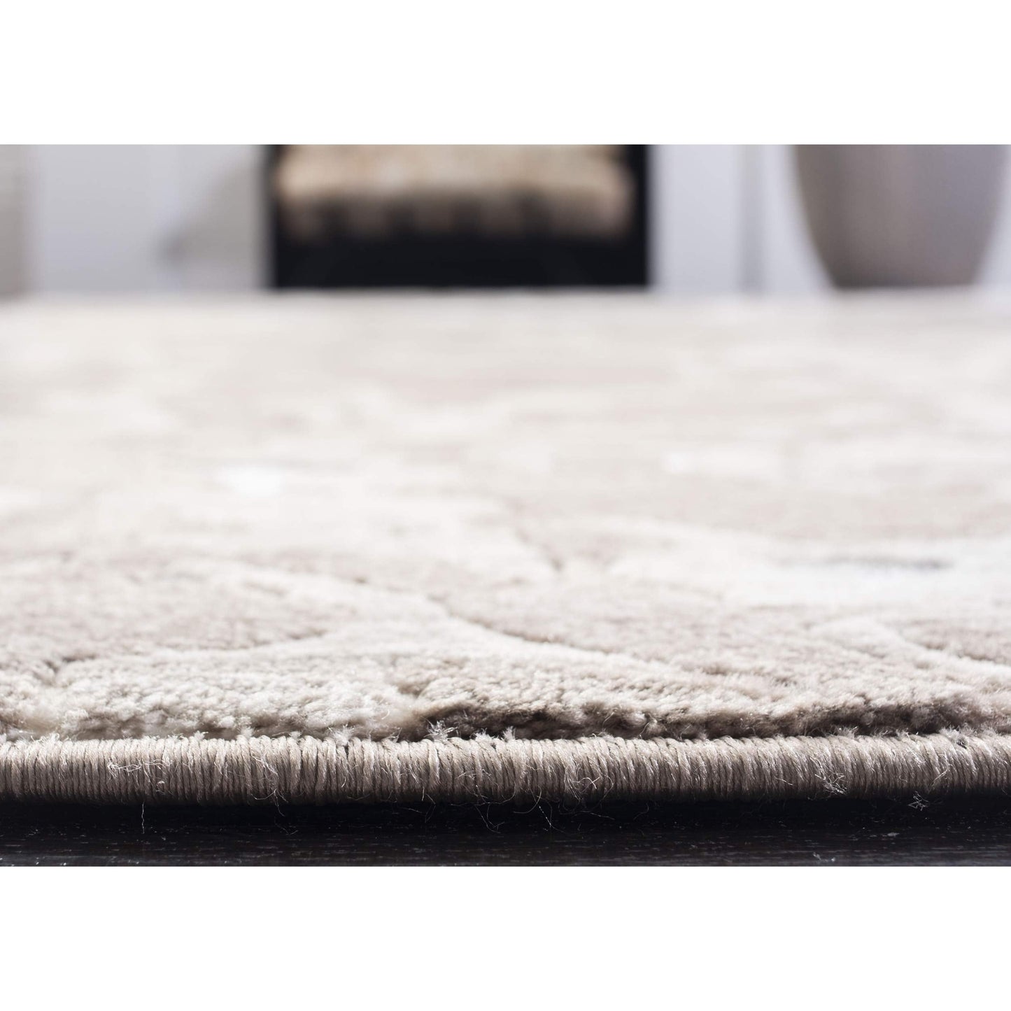 SAFAVIEH Vogue Collection Area Rug - 5'1" x 7'6", Taupe, Modern Abstract Design, Non-Shedding & Easy Care, Ideal for High Traffic Areas in Living Room, Bedroom (VGE308C)