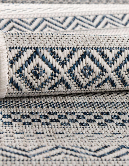 Unique Loom Outdoor Striped Collection Area Rug - Maia (4' 1" x 6' 1" Rectangle, Light Blue/Ivory)