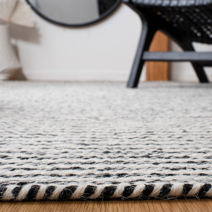 SAFAVIEH Kilim Collection Area Rug - 6' x 9', Black & Ivory, Flat Weave Wool Design, Ideal for High Traffic Areas in Living Room, Bedroom (KLM378Z)