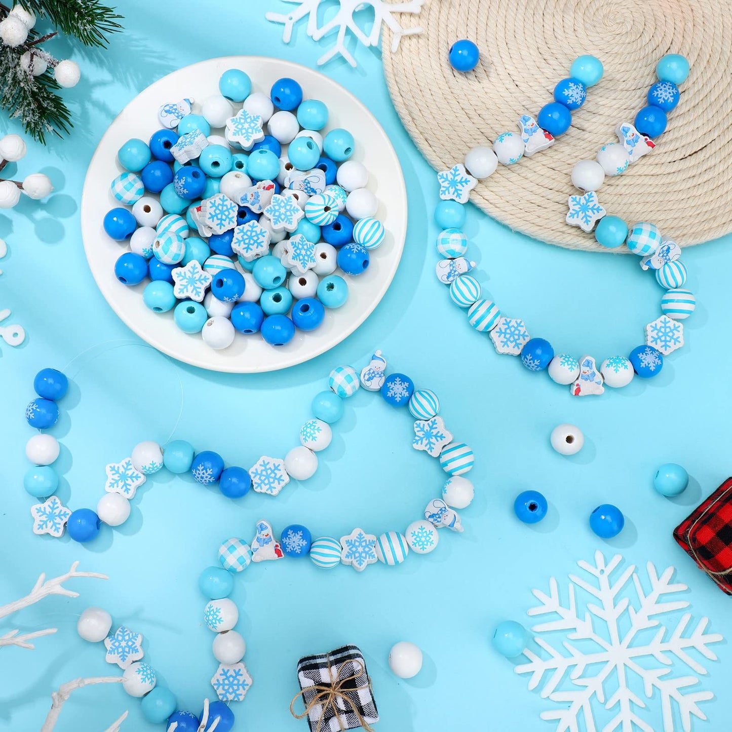 Bencailor 200 Pcs Winter Wooden Beads Winter Snowflake Craft Beads 16 mm 20 mm Snowman Wood Craft Buffalo Plaid Round Loose Spacer for DIY Garland Home Decor
