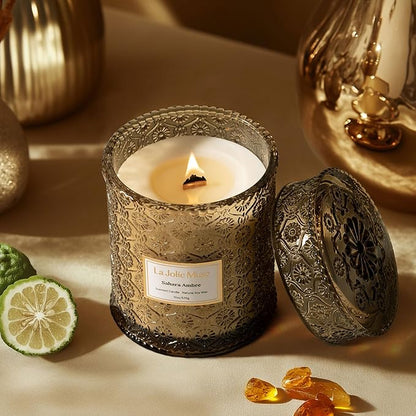 LA JOLIE MUSE | Sahara Amber Candle | Bergamot, Clove & Amber | 19 oz Wooden Wick | Natural Soy Wax | 90 Hours Clean Burn | Gift-Ready for Cozy Nights | Elevated Fall Décor