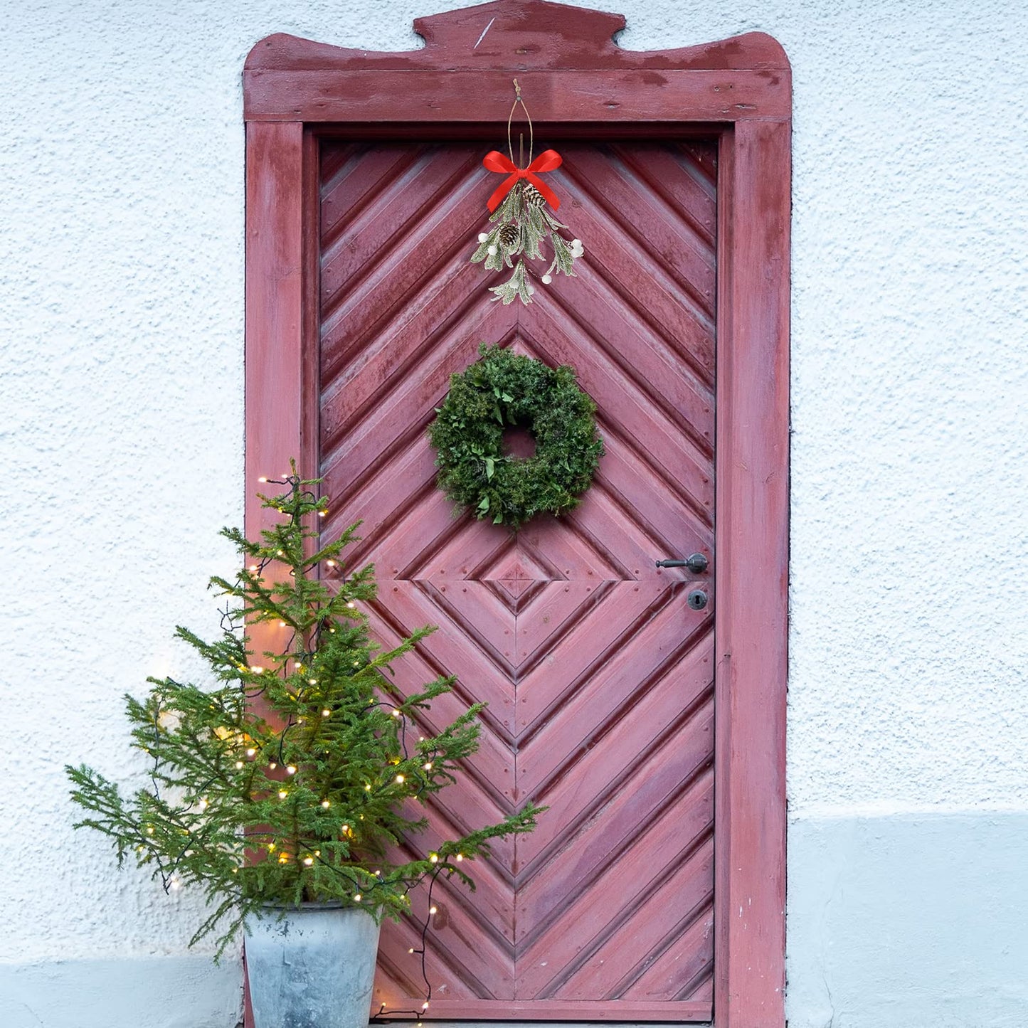 Giegxin 1 Piece Christmas Artificial Mistletoe Ornament with Bow Christmas Hanging Mistletoe Decoration Bouquet Floral Natural Pine Cones Holiday Decor Ornament Bouquet (Classic Style,Red)
