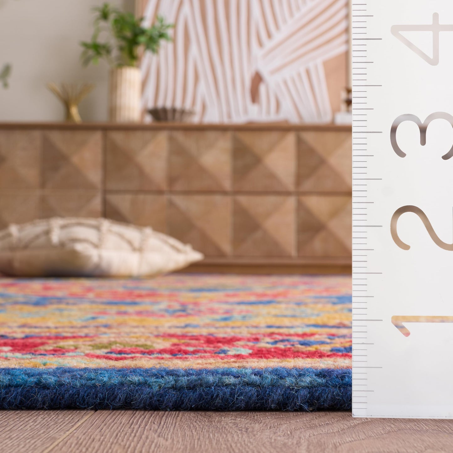 SAFAVIEH Aspen Collection Accent Rug - 2' x 3', Red & Blue, Handmade Boho Wool, Ideal for High Traffic Areas in Entryway, Living Room, Bedroom (APN523Q)