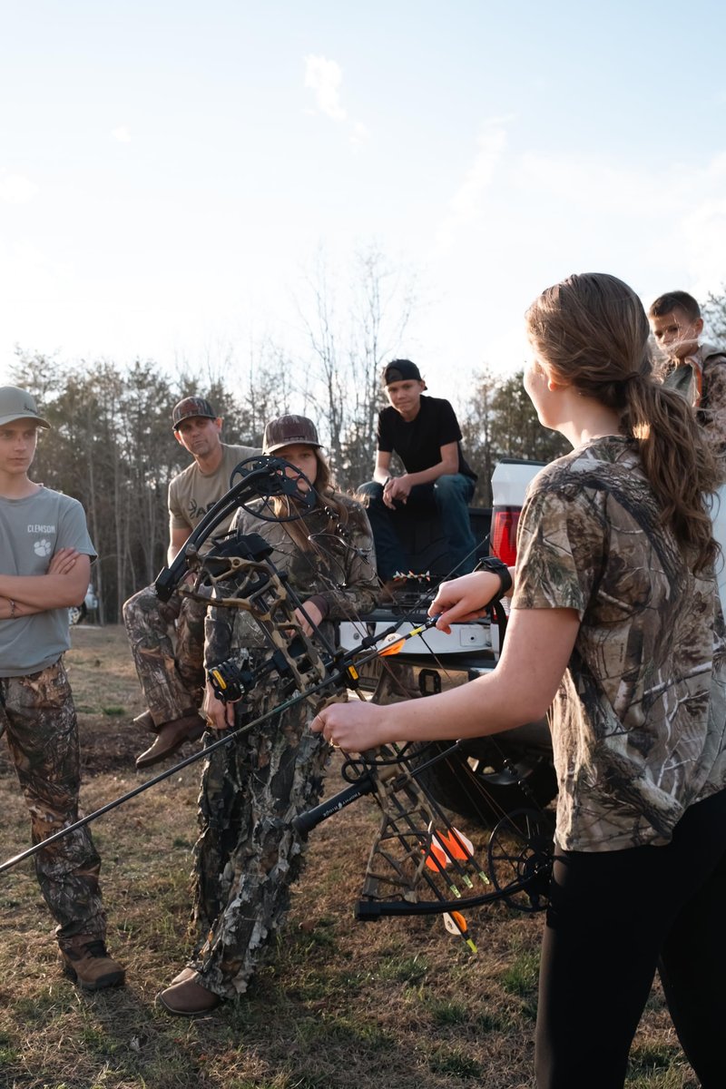 Bear Legit Maxx Ready to Hunt Compound Archery Bow, 70lb. Draw Weight, Right Hand, Mossy Oak Roots/Black