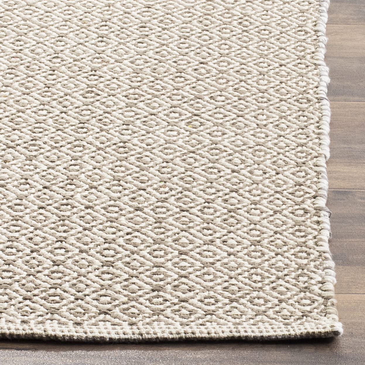 SAFAVIEH Area Rug 6x9 - Montauk Collection - Ivory & Grey, Handmade Cotton, Ideal for Living Room, Bedroom, Dining Space (MTK717A)