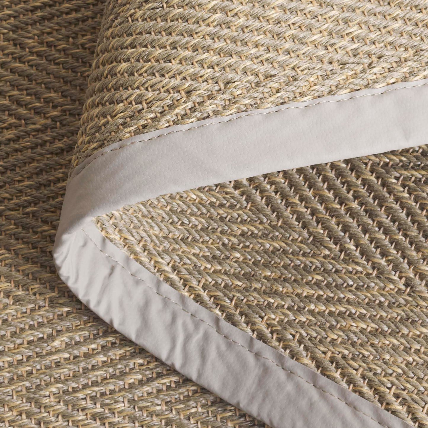 SAFAVIEH Washable Rug Outdoor Napa Faux Sisal Collection - 4' x 6', Natural & Ivory, Non-Shedding & Easy to Clean, Ideal for Patio, Backyard, Mudroom (NFS101A)
