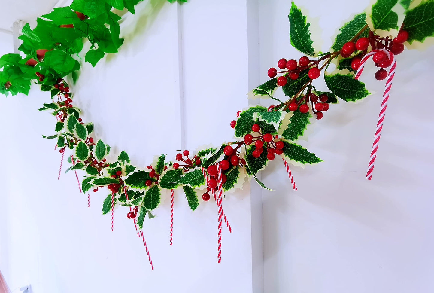 50 Pcs Christmas Candy Canes 5.9 inch Plastic Christmas Tree Hanging Ornaments Twisted Red White Crutch Candy Canes for Xmas Home Indoor Outdoor Party Decoration (red White)