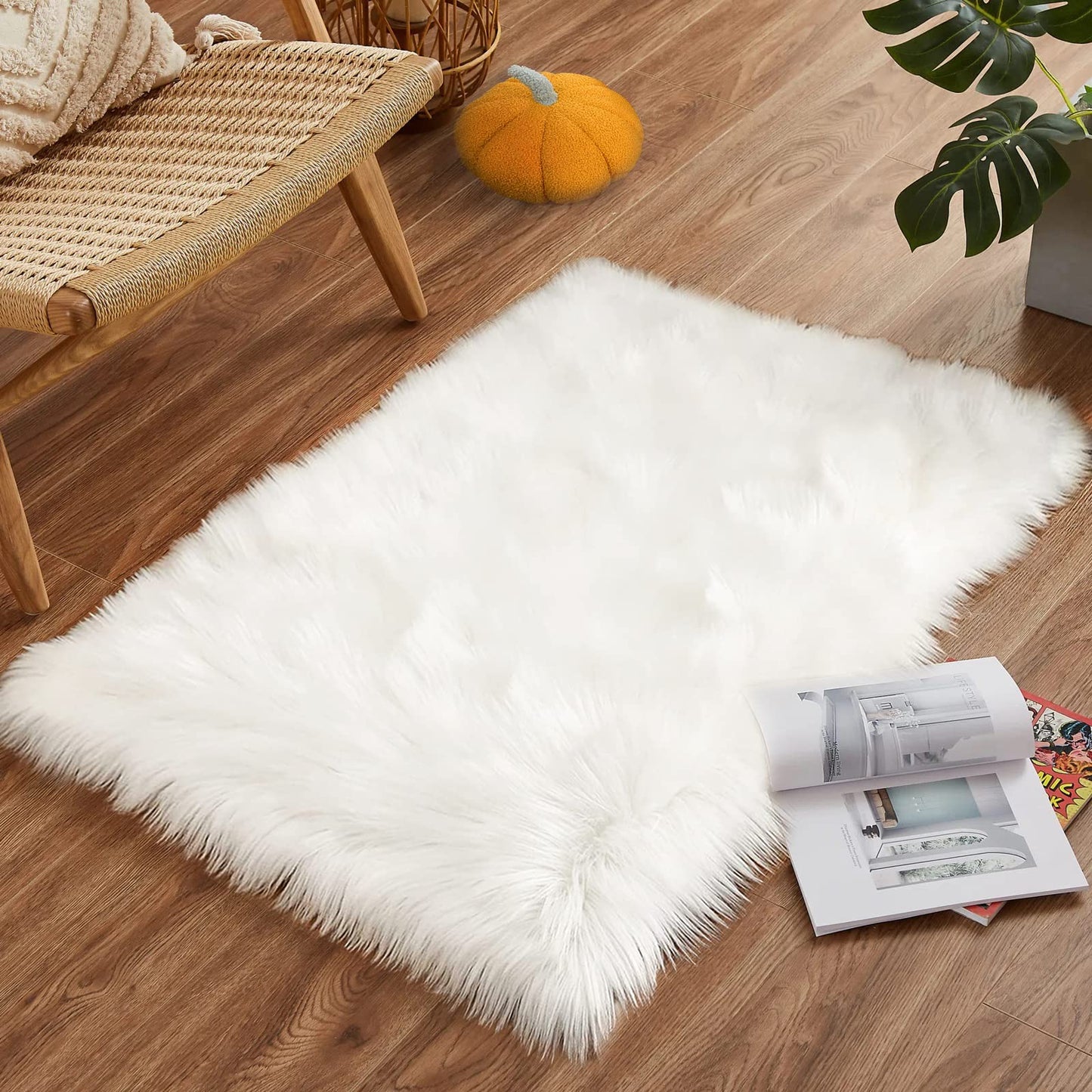 Goolela White Fluffy Faux Fur Rug for Bedroom Faux Sheepskin Rug 2x3 White Fuzzy Furry Bedside Carpet Dining Room Playroom Dorm Small Washable Rectangle