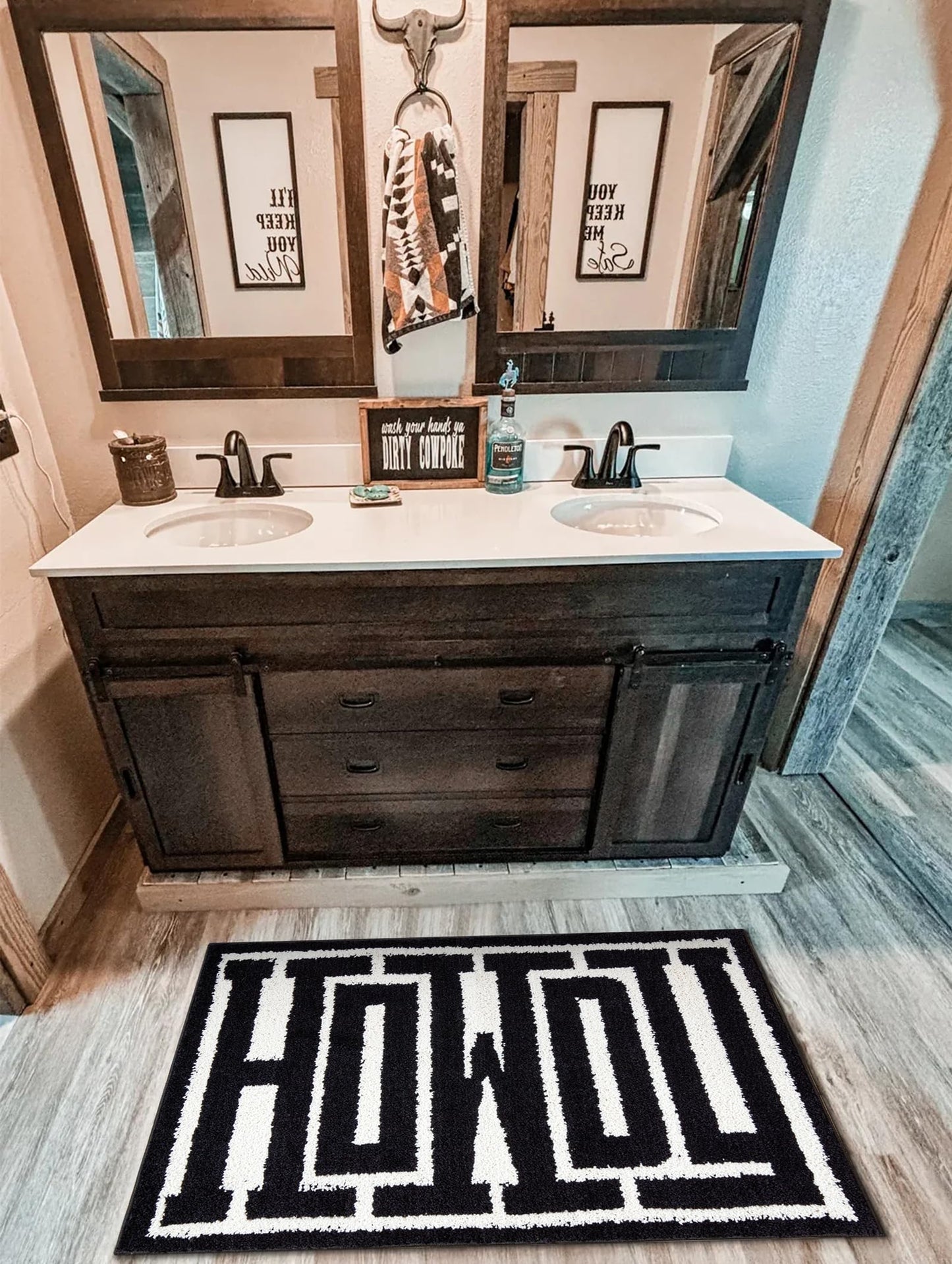 RoomTalks Washable Howdy Rug Indoor Doormat, Cowboy Country Rustic Southwestern Bathroom Rugs Non Slip Bath Mat, Wild West Rodeo Texas Throw Rugs 2x3 Small Area Rug for for Bedroom Bathroom Kitchen