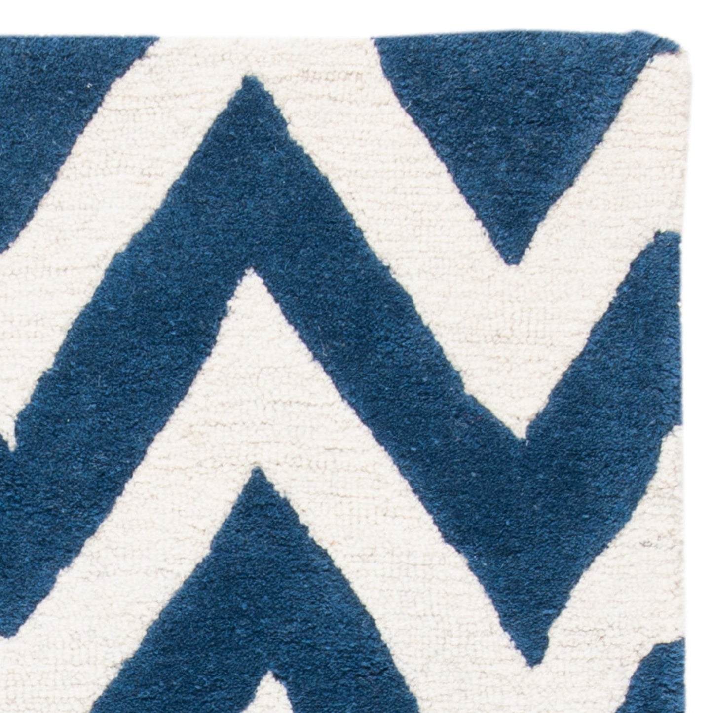 SAFAVIEH Cambridge Collection 6' x 9' Navy/Ivory CAM139G Handmade Chevron Premium Wool Area Rug