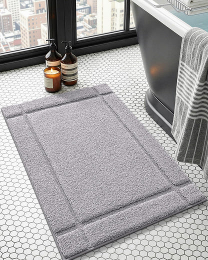 Color&Geometry Ultra Soft Bathroom Rug Non Slip with Rubber Backing, Absorbent Washable Bath Mat, Quick Dry, Premium Microfiber Plush Mat for Bathtub and Shower Floor,Light Grey,16"x24"