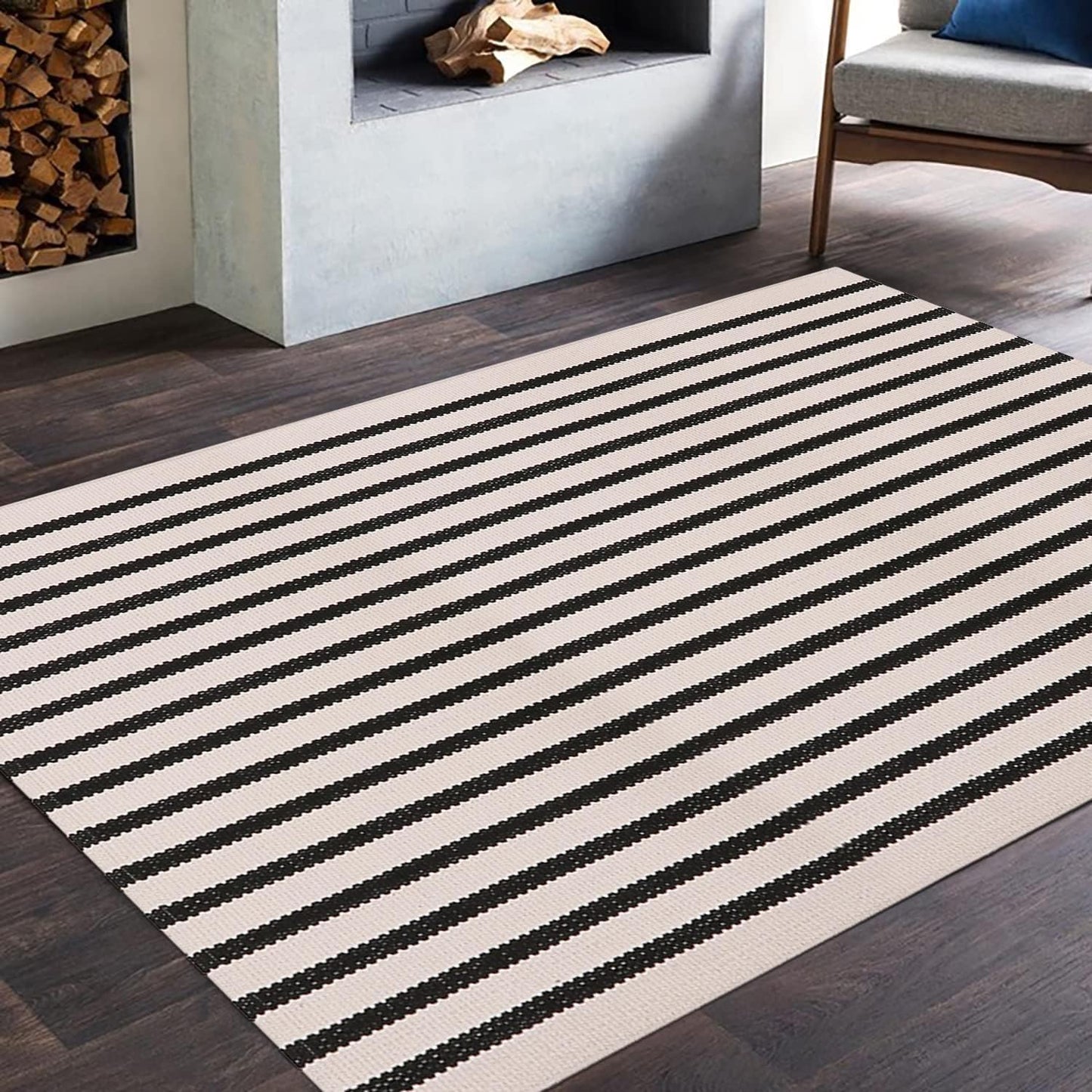 LEEVAN Black and White Striped Area Rug 3x5 ft Outdoor Patio Rugs Woven Washable Farmhouse Floor Carpet Front Porch Doormat for Bedroom/Courtyard/Laundry Room/Living Room