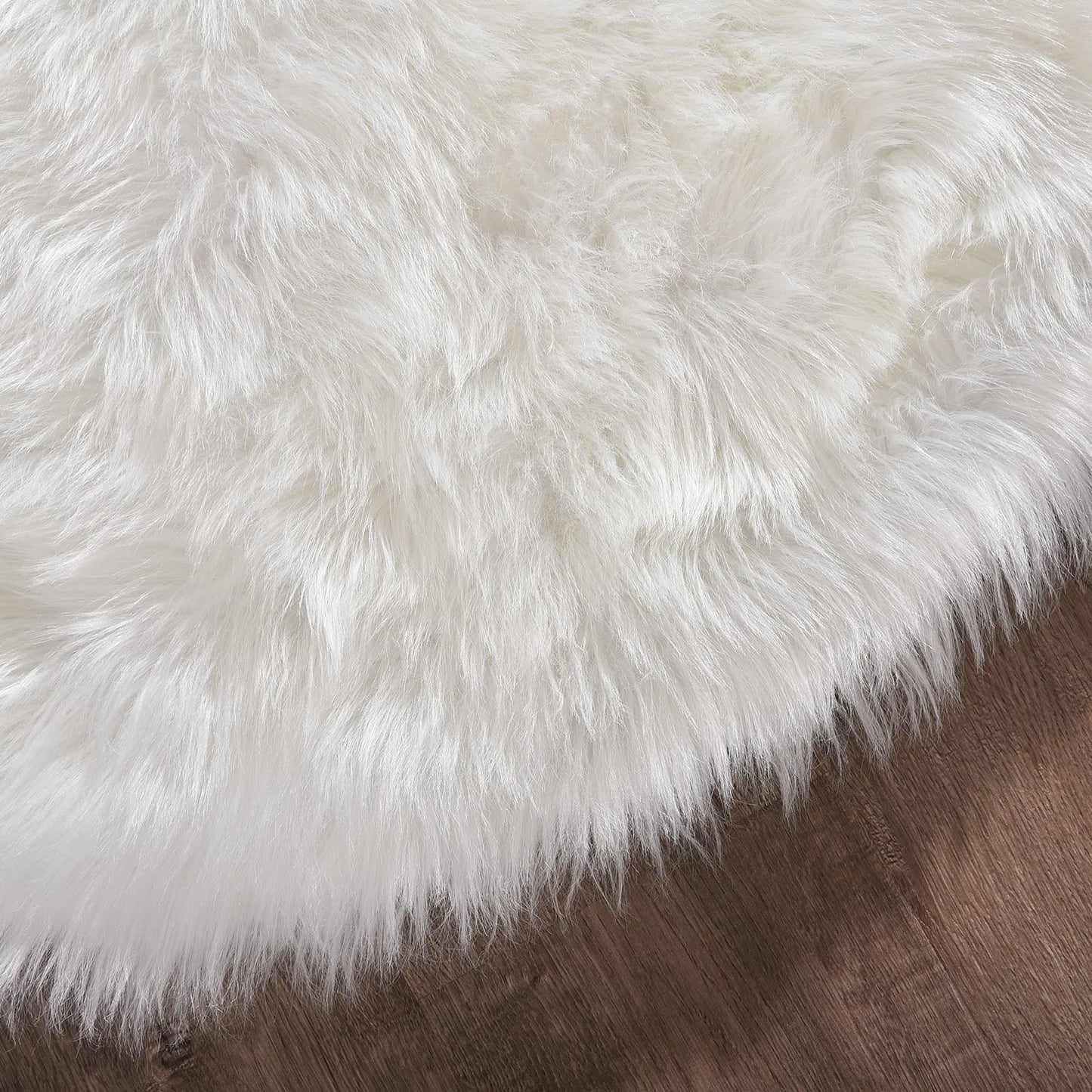 Goolela White Fluffy Faux Fur Rug for Bedroom Faux Sheepskin Rug 2x3 White Fuzzy Furry Bedside Carpet Dining Room Playroom Dorm Small Washable Rectangle