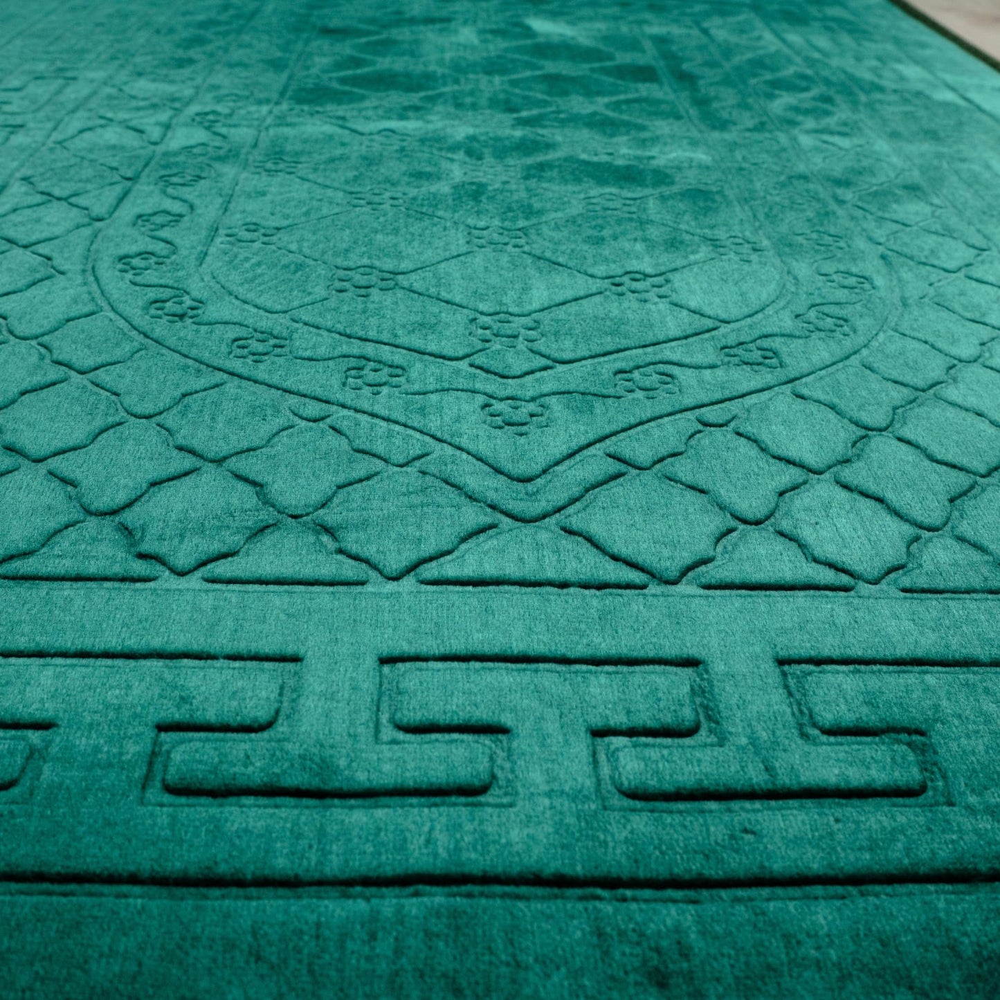 FIRASET Prayer Rug - Soft Plush Turkish Janamaz Sajada Carpet for Men and Women - Plain Solid Prayer Mat Ramadan Eid Gift - with Prayer Beads - Luxury Floral Stamp, Dark Green
