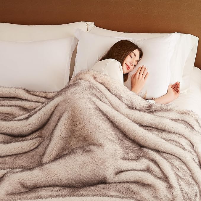 L'AGRATY Faux Fur Throw Blanket: 50''x 60'' Luxury Fluffy Plush Thick Faux Fur Blanket for Bed Couch Sofa - Cozy Soft Fuzzy Blankets for Women Man: Minky Couture Decoration Blanket (Taupe Brown)