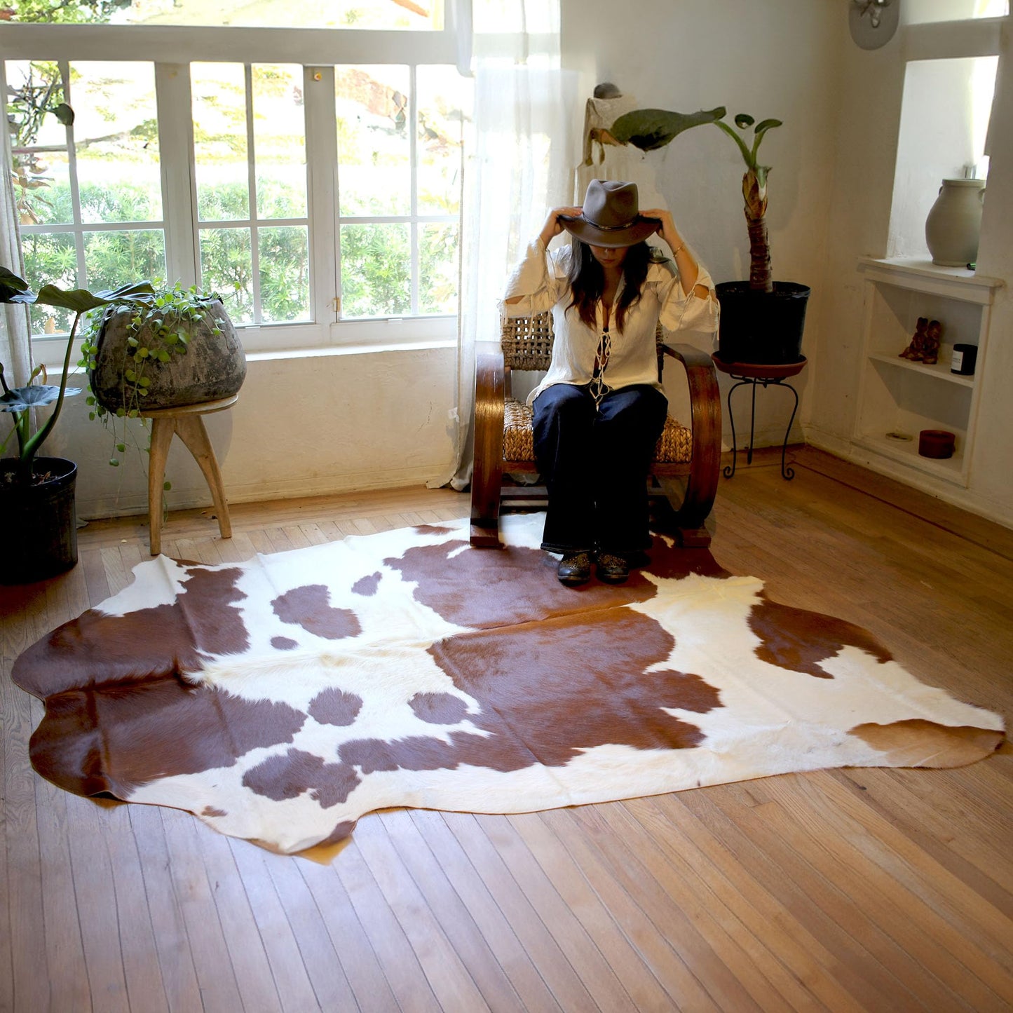 Appaloosa Cowhides Genuine Cowhide Rug - Natural Leather Hide Rugs for Living Room & Area Rug for Bedroom - Real Cowhides Rug for Rustic Home Decor - Chromatic Brown & White Cowhide Rugs, 6x6-7ft