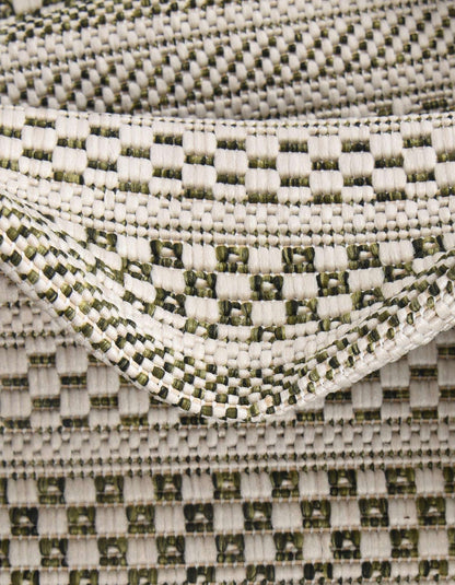 Unique Loom Outdoor Striped Collection Area Rug - Maia (5' 3" x 7' 10" Oval, Green/Ivory)