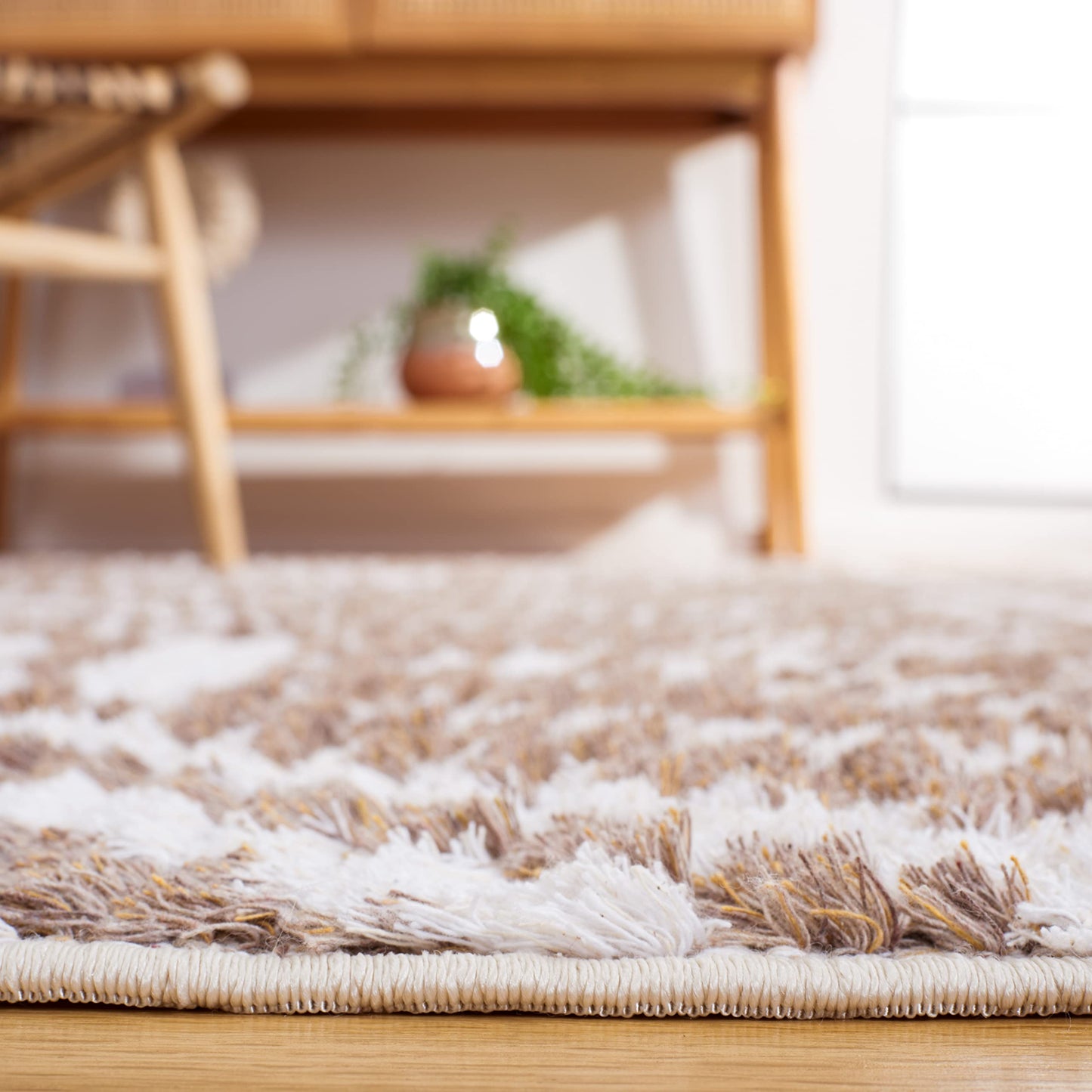 SAFAVIEH Area Rug 8x10 - Augustine Collection - Large - Taupe & Ivory, Cotton Moroccan Boho Tribal Fringe Design, Easy Cleaning, Ideal for Living Room, Bedroom, Office, Dining Space (AGT849E)