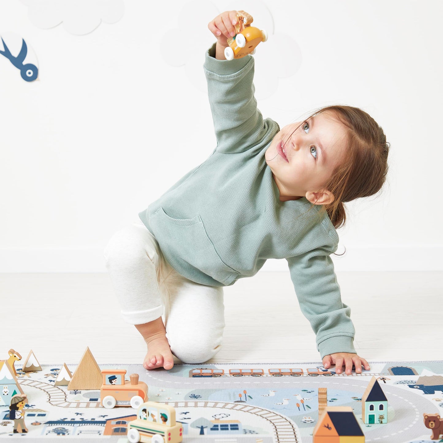 Janod - Children's Car Rug - Winter Mountain Theme - Soft & Non-Slip - Sports & Valley Pattern - Play Rug for Girls & Boys' Bedrooms - 120 x 78cm - Hand Washable - from 2 Years Old - J05940