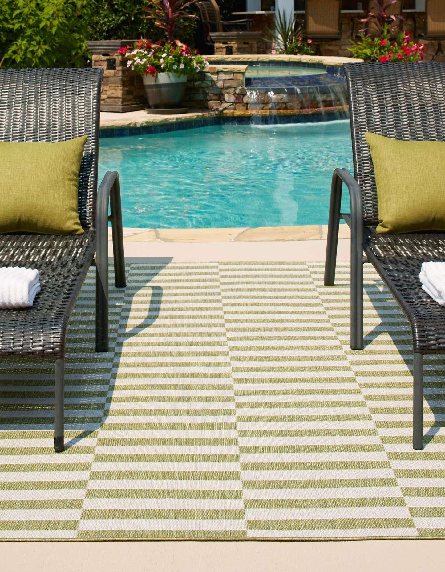 Unique Loom Outdoor Striped Collection Area Rug - Striped (5' 1" x 7' 1" Rectangle Green/Ivory)