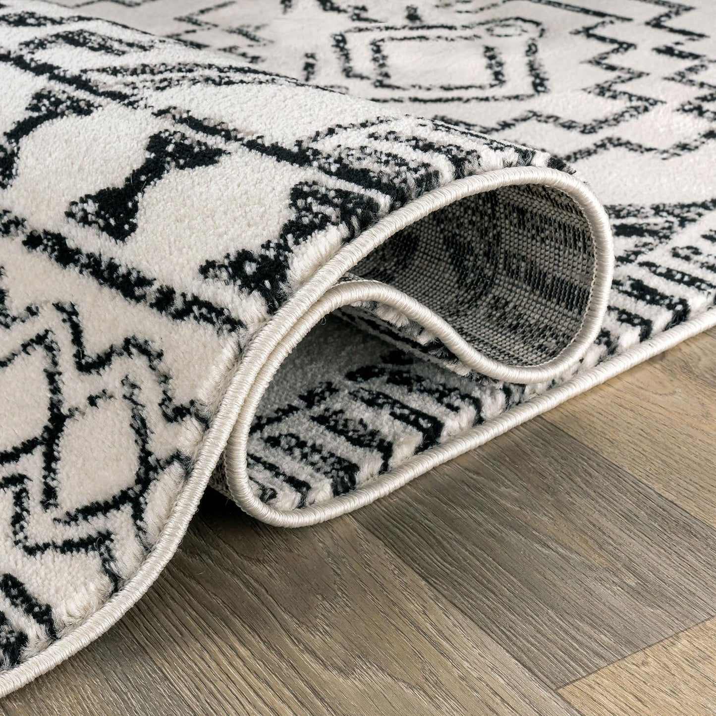 Rugshop Cream and Black Southwestern Tribal Area Rug – Boho Geometric Diamond Pattern Carpet for Living Room, Bedroom, or Entryway – Soft Modern Rustic Floor Décor 4' x 6' Cream