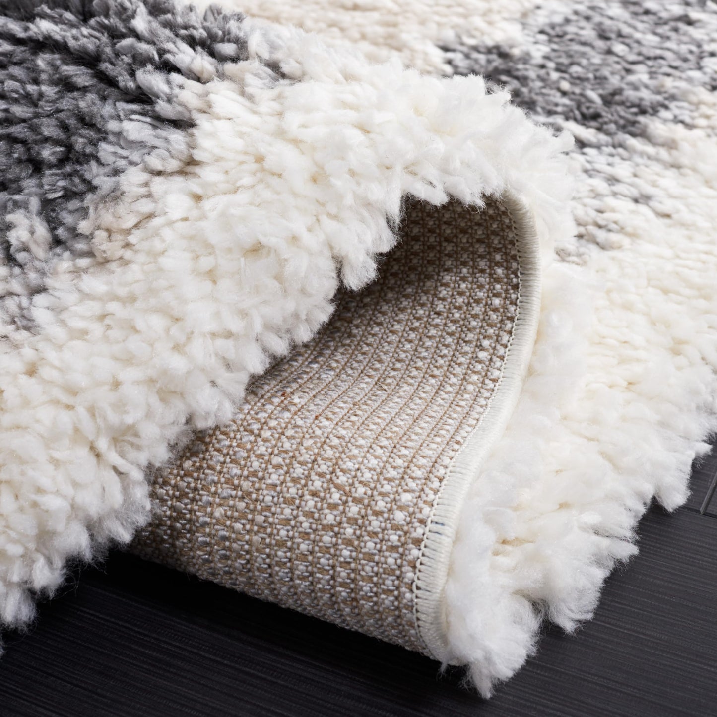 SAFAVIEH Fontana Shag Collection Accent Rug - 4' x 6', Ivory & Grey, Modern Design, Non-Shedding & Easy Care, 2-inch Thick Ideal for High Traffic Areas in Entryway, Living Room, Bedroom (FNT829A)