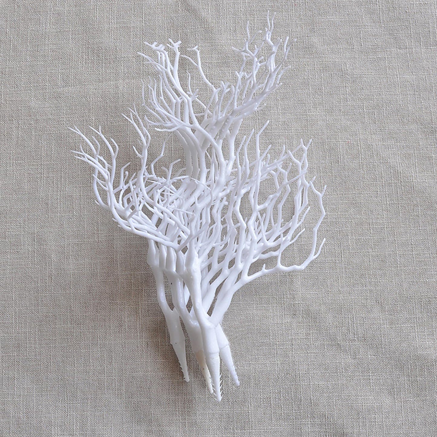 Threemonkys 13.8 inches Artificial Coral Branches Fake Antler Branches Small Branches for Home Decoration Flower Arrangement Wedding Christmas Halloween Festival (White 4PCS)