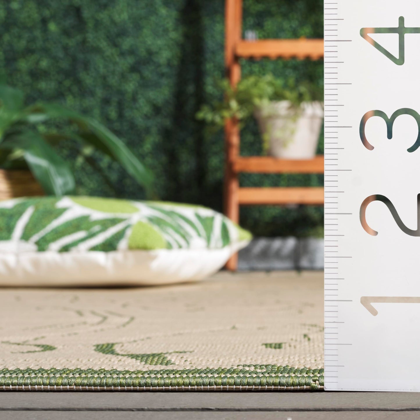 SAFAVIEH Washable Rug Outdoor Courtyard Collection - 2'7" x 5', Natural & Olive, Non-Shedding & Easy Cleaning, Ideal for Patio, Backyard, Mudroom (CY2665-1E01)