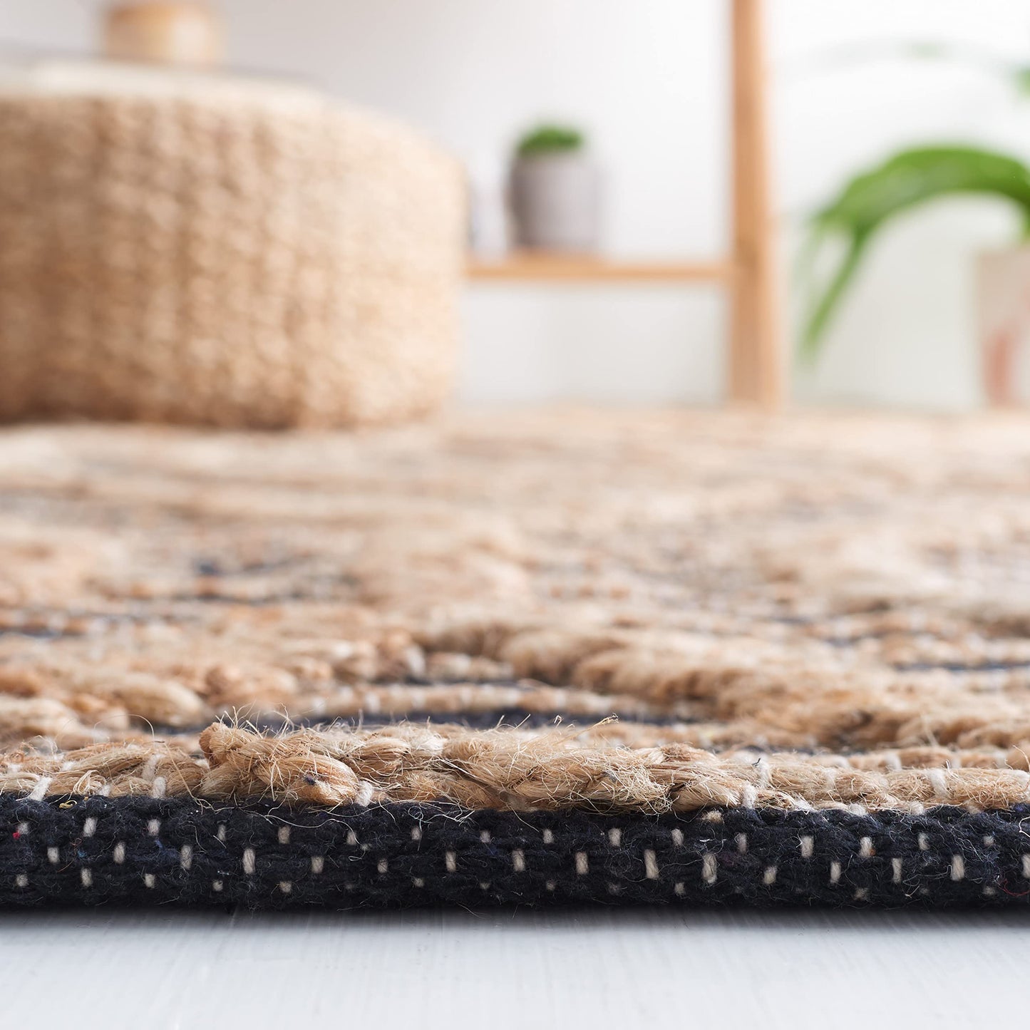 SAFAVIEH Natural Fiber Collection Area Rug - 6' Square, Black & Natural, Flat Weave Farmhouse Geometric Jute Design, Ideal for High Traffic Areas in Living Room, Bedroom (NF378Z)