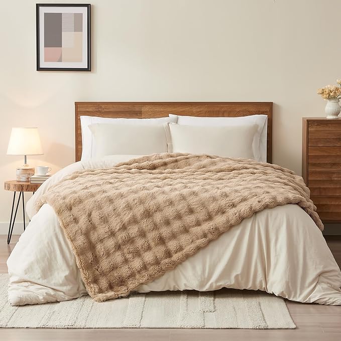 L'AGRATY Faux Rabbit Fur Blanket: 50" x 60" Luxury Soft Fluffy Thick Fur Throw Blanket for Couch Bed - Cozy Plush Bubble Blankets for Winter: Warm Flannel Fleece Decorative Blanket(Milk Tea Brown)