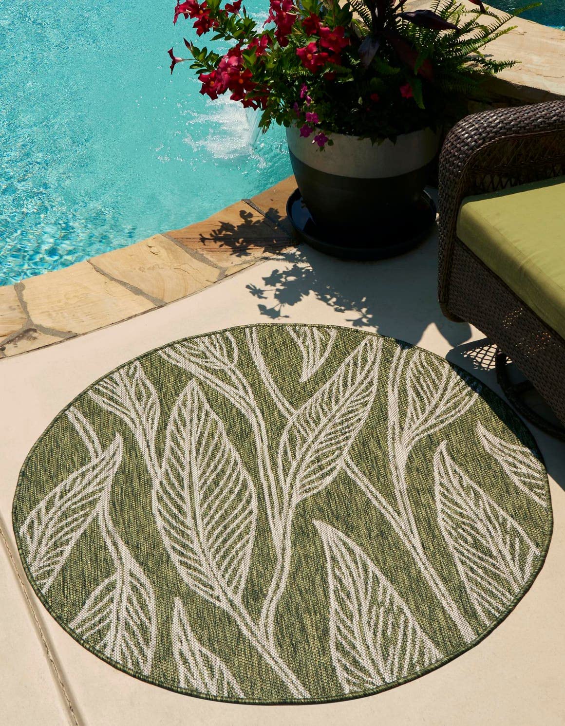 Unique Loom Outdoor Botanical Collection Area Rug - Leaf (5' 3" Round Green/Ivory)