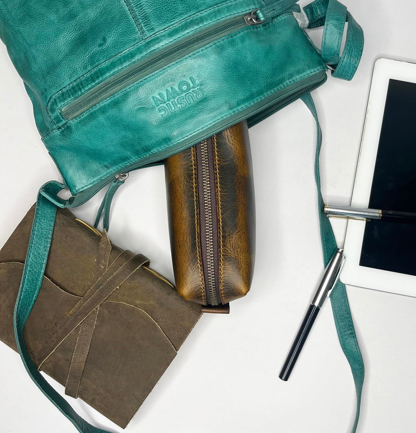 RUSTIC TOWN Leather Pencil Case - Handcrafted Full-Grain Zipper Leather Pen Pencil Holder - Elegant & Practical Pencil Pouch for Work & Office