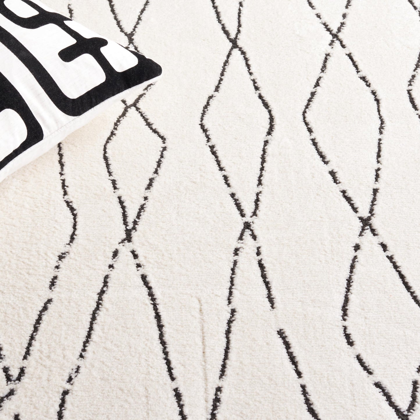SAFAVIEH Melody Collection Area Rug - 9' x 12', Ivory & Black, Moroccan Boho Design, Non-Shedding & Easy Care, Ideal for High Traffic Areas in Living Room, Bedroom, Dining Room (MEL112B-9)