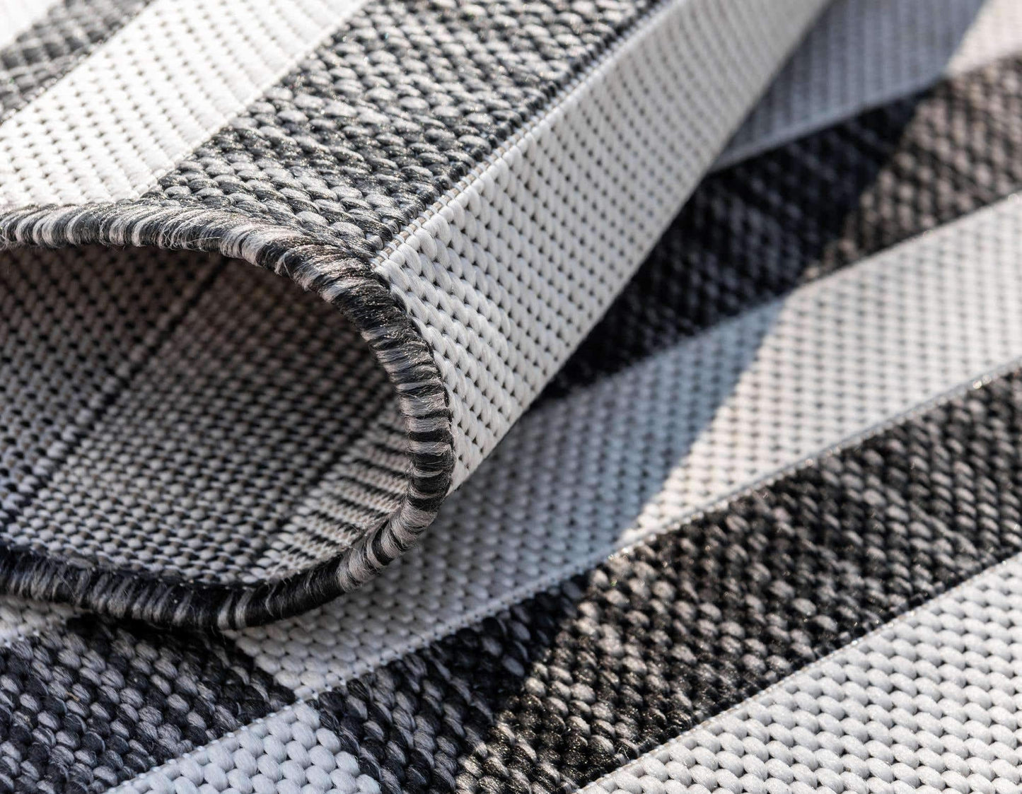 Unique Loom Outdoor Striped Collection Area Rug - Striped (4' 1" Round, Charcoal/Ivory)